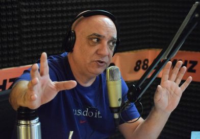 El «Turco» Yaman en FM Sur: los partidos de Quilmes se viven en la radio más antigua de la ciudad.