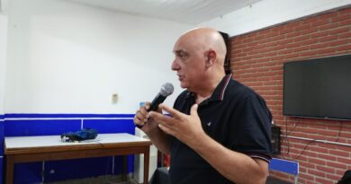 El periodista deportivo Luciano Yaman visitó el Instituto San Francisco Solano